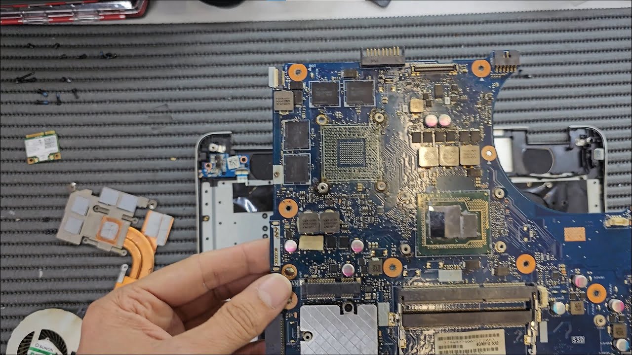 Asus N551J възстановяване на стар лаптоп с изненади